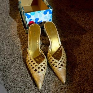 Womens Size 8 1/2 Champagne Embossed